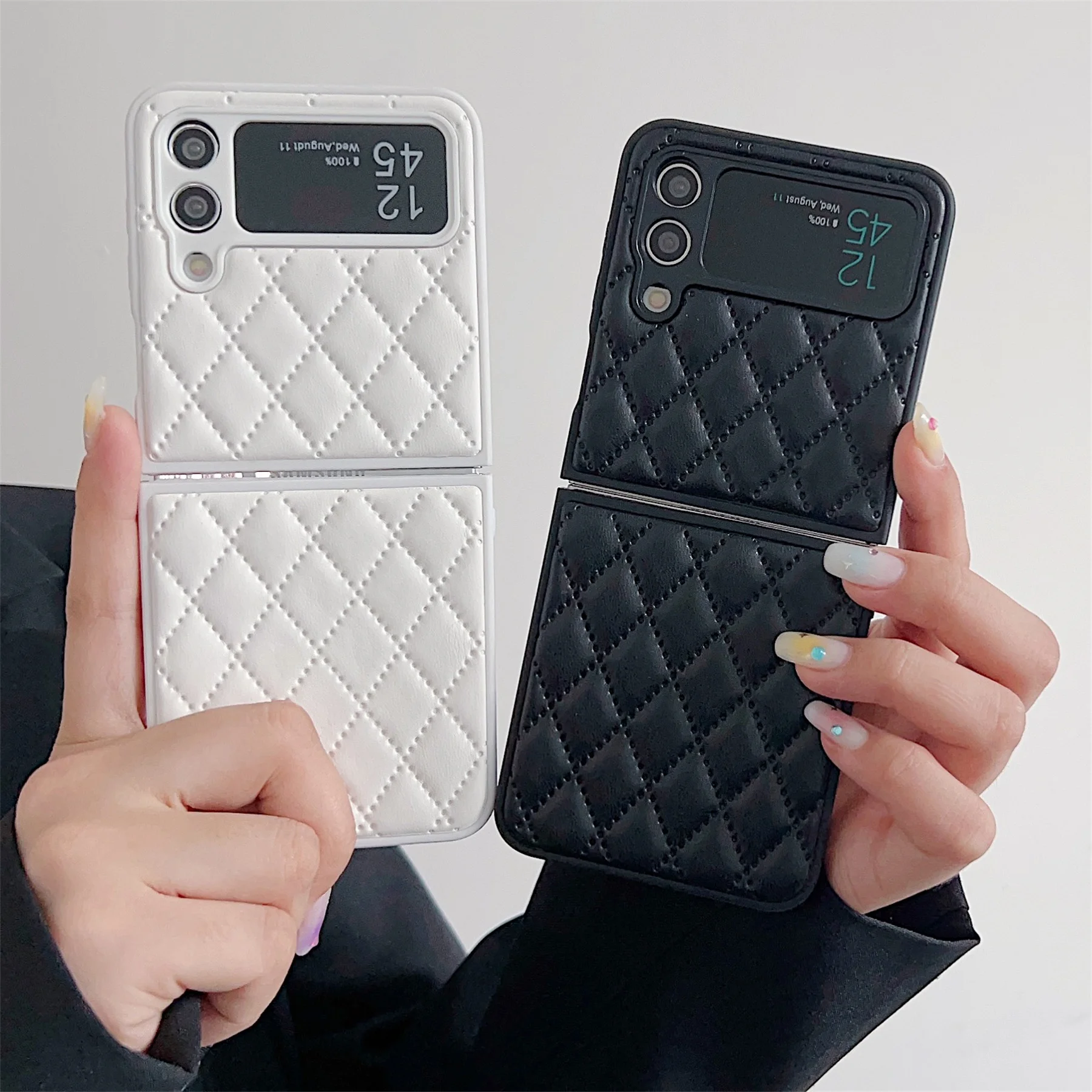 Korean-Luxury-Rhombus-Diamond-Black-White-Phone-Case-for-Samsung-Galaxy-Z-Flip-3-4-5G.webp